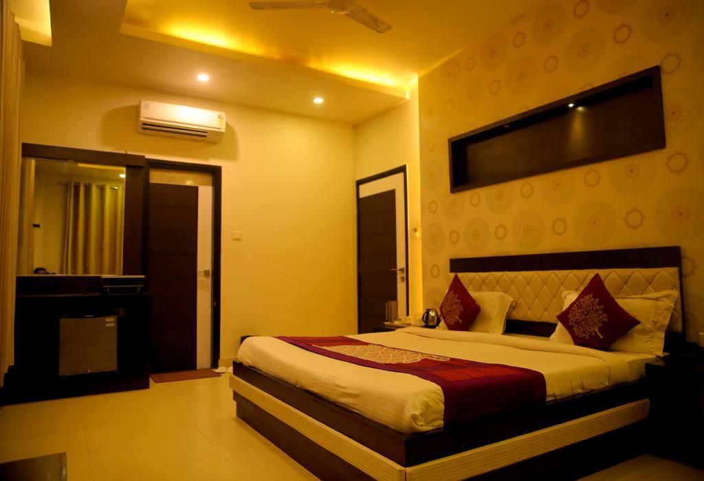 Hotel Rivera Palace Varanasi Ngoại thất bức ảnh