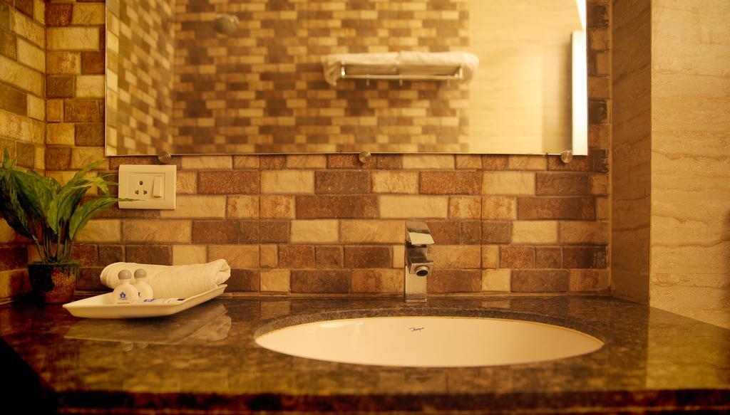 Hotel Rivera Palace Varanasi Ngoại thất bức ảnh