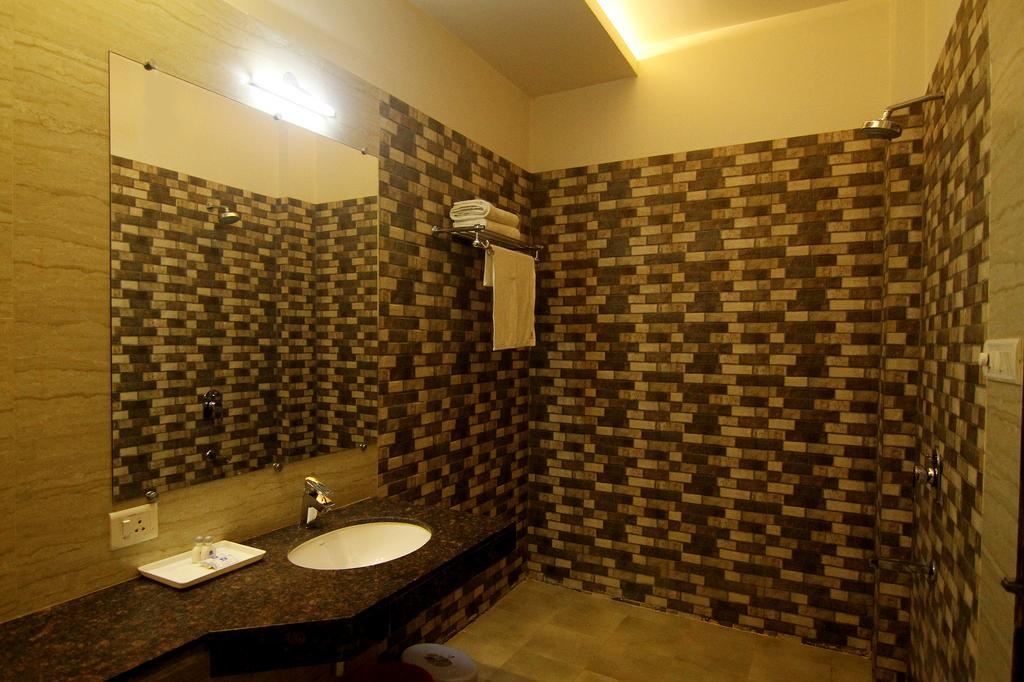 Hotel Rivera Palace Varanasi Ngoại thất bức ảnh
