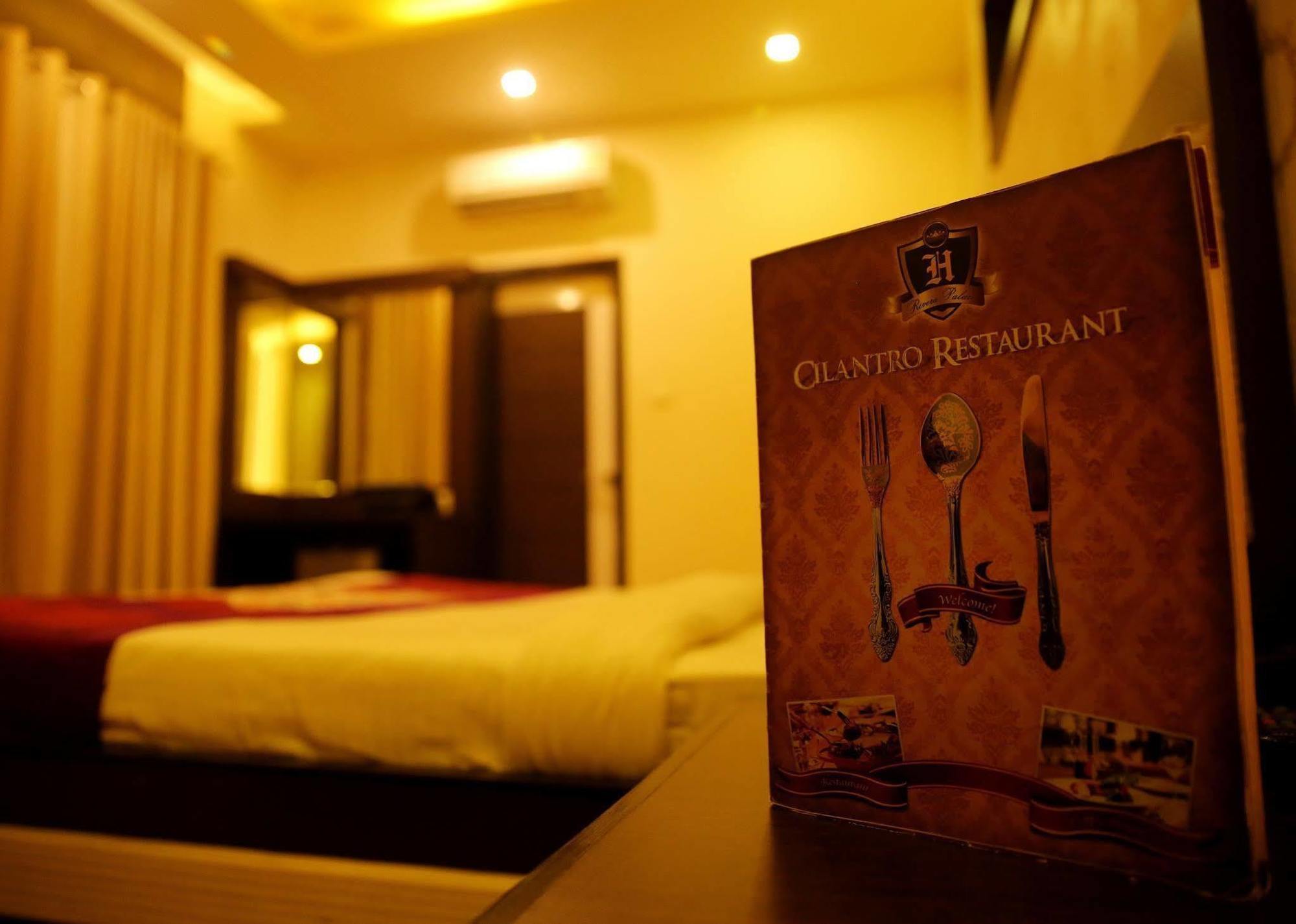 Hotel Rivera Palace Varanasi Ngoại thất bức ảnh