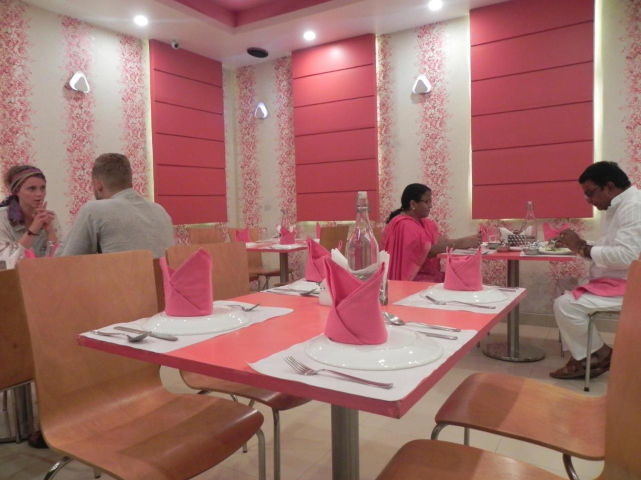Hotel Rivera Palace Varanasi Ngoại thất bức ảnh